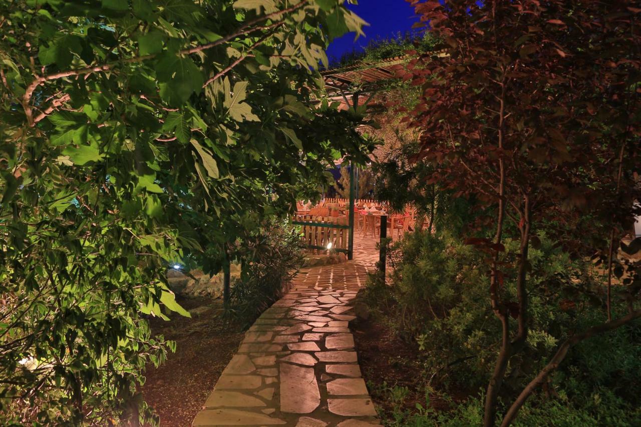 Mountain Breeze Lodge & Resort As-Salt Exterior foto