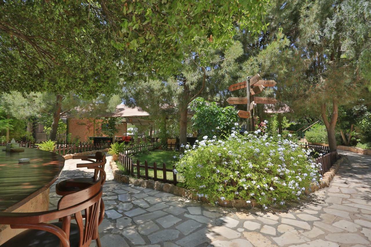 Mountain Breeze Lodge & Resort As-Salt Exterior foto